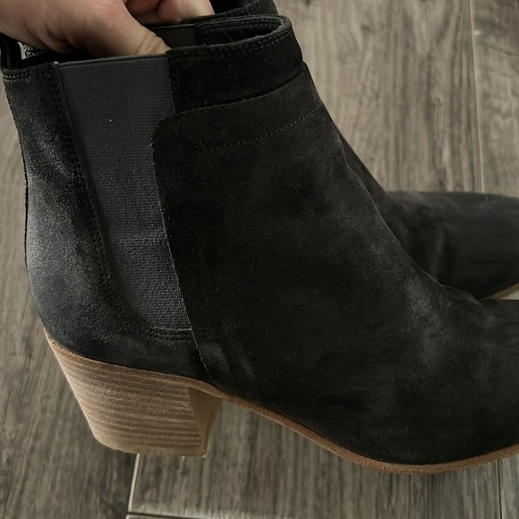 VINCE suede ankle booties gray Sz 6 - Picture 7 of 7